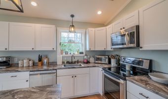 19 Magnolia Hill Rd, Bangor, ME 04401