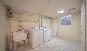 672 Greenhills Dr, Ann Arbor, MI 48105