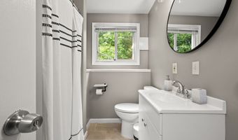 7 Tamarack Dr, Clinton, CT 06413