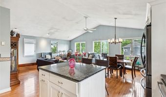 93 Church St, Barrington, RI 02806