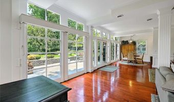 12 Howe St, Bristol, RI 02809