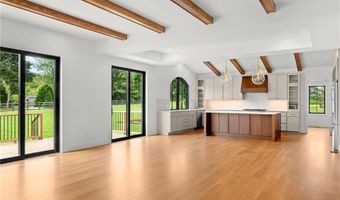 2 Stone Bridge Dr, Middletown, RI 02842