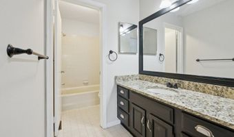 4 Ray Ct, Bedminster, NJ 07921
