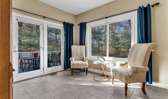 95 Crickett Cir, East Greenwich, RI 02818