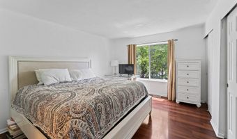 2827 S Embers Ln, Arlington Heights, IL 60005