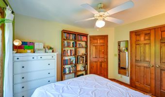 5 Warwick Ln, Athens, OH 45701
