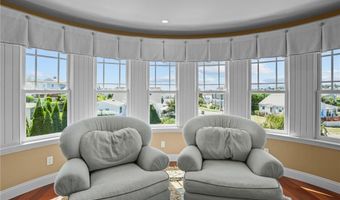 74 Bayberry Rd, Narragansett, RI 02882
