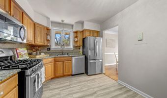 8706 BRAEBURN Dr, Annandale, VA 22003