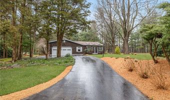 40 Spring Valley Dr, East Greenwich, RI 02818