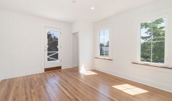 89 Commerce St, Clinton, CT 06413