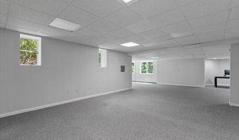 1 Mountaincrest Dr, Cheshire, CT 06410