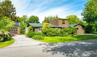 142 Honeyman Ave, Middletown, RI 02842