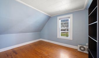60 6th St, Bangor, ME 04401