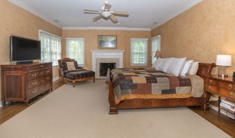 52 S Twin Pond Ln, New Canaan, CT 06840