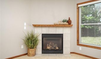 214 Hillside Dr, Baldwin City, KS 66006
