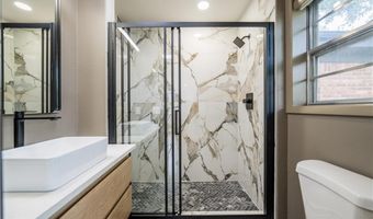 723 8th St, Bentonville, AR 72712