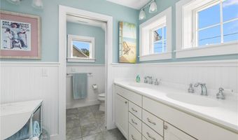 439 Wandsworth St, Narragansett, RI 02882