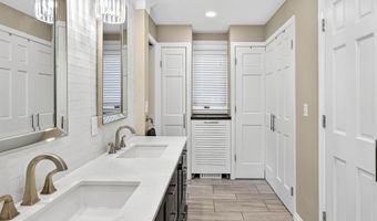 9 MEADOWBROOK Ln, Appleton, WI 54914