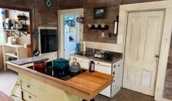 1127 Moxon Ln, Arcata, CA 95521