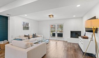 9817 FERNWOOD Rd, Bethesda, MD 20817