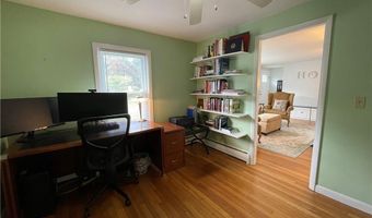 71 Glenwood Dr, North Kingstown, RI 02852