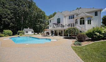 8 Meeting Rock Dr, Atkinson, NH 03811
