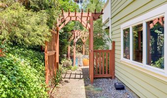 425 Merrill Cir, Ashland, OR 97520
