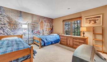 6 Lyndenwood Dr, Brookfield, CT 06804