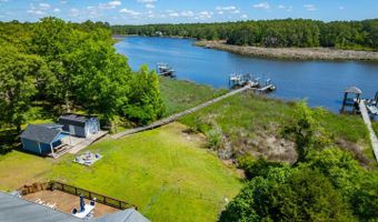 738 Dawson Creek Rd, Arapahoe, NC 28510