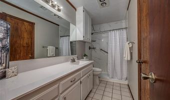 3208 California Ave, Chickasha, OK 73018