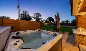 1009 Bluebonnet Ln, Adkins, TX 78101