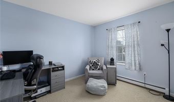 136 Corporate Pl, Middletown, RI 02842