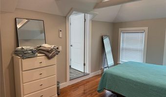 53 Center Ave, Middletown, RI 02842