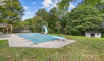 12 Greta Dr, Danbury, CT 06810