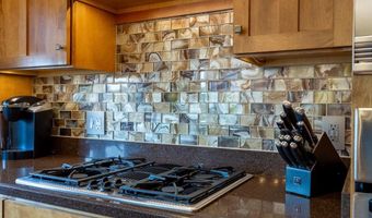 1943 Spyglass Dr, Asbury, IA 52002