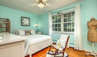 932 Amity Rd, Bethany, CT 06524