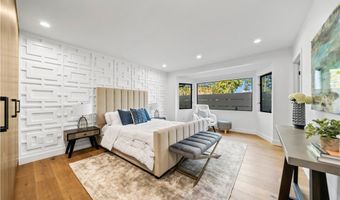 16105 Clear Oak Dr, Encino, CA 91436
