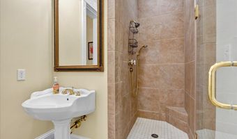 1611 Glenn Swetman St, Biloxi, MS 39530