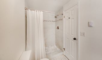 21 Harbour Vlg C, Branford, CT 06405