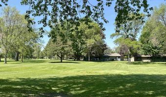 225 Emerald Meadows Dr, Arnolds Park, IA 51331