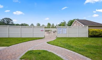 14 White Oak Ln, Aberdeen, NJ 07747