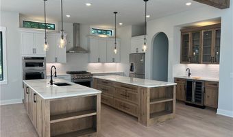 825 Club Dr W, Aurora, OH 44202