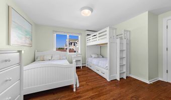 10 11TH St, Beach Haven, NJ 08008