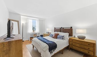 2030 N ADAMS St 911, Arlington, VA 22201