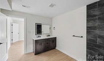 3801 Woodleaf Rd, Charlotte, NC 28205