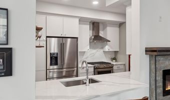 625 SLATERS Ln 201, Alexandria, VA 22314