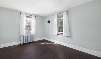 9 Cummings Rd, Newport, RI 02840