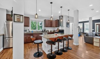 108 N Main St, Algonquin, IL 60102