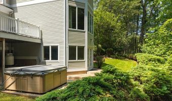 1 Mountaincrest Dr, Cheshire, CT 06410