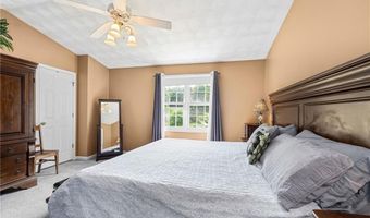 84 Country Hill Ln, North Kingstown, RI 02852